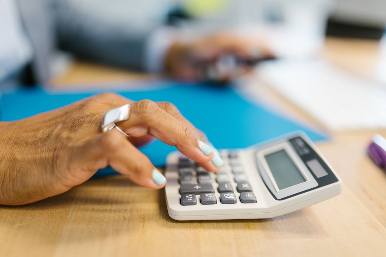 property owner using calculator to decide on broward county rent price