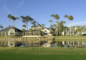 row-of-florida-houses-with-water