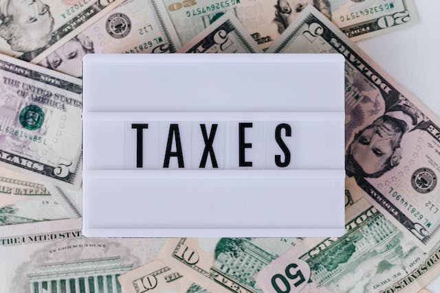 taxes-written-on-table